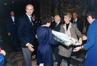 Il Presidente della Repubblica Oscar Luigi Scalfaro riceve in udienza l'on. avv. Rosa Russo Jervolino, con una delegazione del Centro anziani e dell'Oratorio di piazza Adriana (Roma), gestito dai fratelli di Nostra Signora della Misericordia