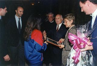 Il Presidente della Repubblica Oscar Luigi Scalfaro riceve in udienza l'on. avv. Rosa Russo Jervolino, con una delegazione del Centro anziani e dell'Oratorio di piazza Adriana (Roma), gestito dai fratelli di Nostra Signora della Misericordia
