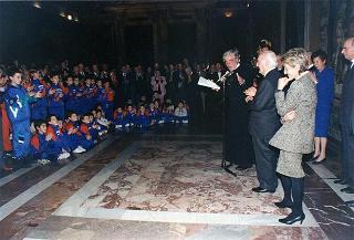 Il Presidente della Repubblica Oscar Luigi Scalfaro riceve in udienza l'on. avv. Rosa Russo Jervolino, con una delegazione del Centro anziani e dell'Oratorio di piazza Adriana (Roma), gestito dai fratelli di Nostra Signora della Misericordia