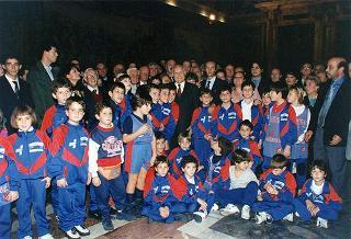 Il Presidente della Repubblica Oscar Luigi Scalfaro riceve in udienza l'on. avv. Rosa Russo Jervolino, con una delegazione del Centro anziani e dell'Oratorio di piazza Adriana (Roma), gestito dai fratelli di Nostra Signora della Misericordia