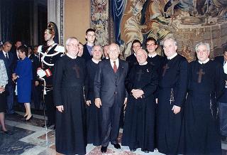 Il Presidente della Repubblica Oscar Luigi Scalfaro riceve in udienza l'on. avv. Rosa Russo Jervolino, con una delegazione del Centro anziani e dell'Oratorio di piazza Adriana (Roma), gestito dai fratelli di Nostra Signora della Misericordia