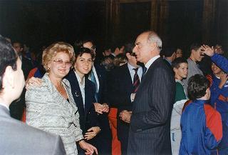 Il Presidente della Repubblica Oscar Luigi Scalfaro riceve in udienza l'on. avv. Rosa Russo Jervolino, con una delegazione del Centro anziani e dell'Oratorio di piazza Adriana (Roma), gestito dai fratelli di Nostra Signora della Misericordia