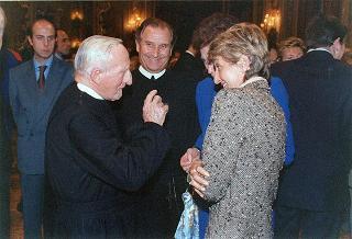 Il Presidente della Repubblica Oscar Luigi Scalfaro riceve in udienza l'on. avv. Rosa Russo Jervolino, con una delegazione del Centro anziani e dell'Oratorio di piazza Adriana (Roma), gestito dai fratelli di Nostra Signora della Misericordia