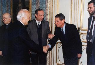Il Presidente della Repubblica Oscar Luigi Scalfaro riceve in udienza una delegazione di studenti del Liceo scientifico "Mericianum" di Sesto Calende (Varese)