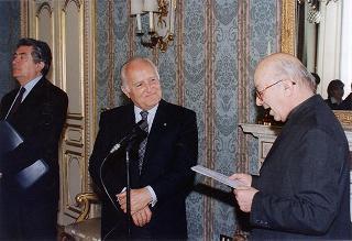Il Presidente della Repubblica Oscar Luigi Scalfaro riceve in udienza una delegazione di studenti del Liceo scientifico "Mericianum" di Sesto Calende (Varese)