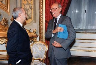 Gian Paolo Carrozza, presidente della Confederazione italiana dirigenti di azienda, con i dirigenti della CIDA per il 50° anniversario di fondazione