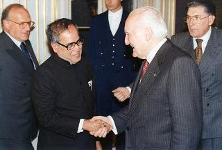 Il Presidente della Repubblica Oscar Luigi Scalfaro incontra Pranab Mukherjee, ministro degli affari esteri dell'India