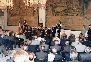 Visita del Presidente della Repubblica Oscar Luigi Scalfaro alla città di Firenze: incontro con le autorità locali ed i sindaci della Provincia nel Salone Carlo VIII nel Palazzo della Prefettura