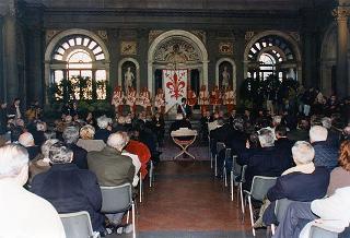 Visita del Presidente della Repubblica Oscar Luigi Scalfaro alla città di Firenze: incontro nel Salone dei Cinquecento di Palazzo Vecchio con gli amministratori comunali e gli esponenti degli organismi che collaborano al recupero storico-artistico della città