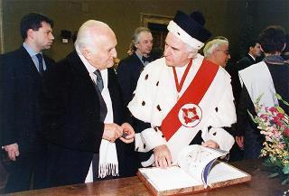 Visita del Presidente della Repubblica Oscar Luigi Scalfaro alla città di Firenze: incontro  nella Sala Onice del Palazzo dei Congressi con i componenti il Senato Accademico e breve presentazione del progetto "Alinari 2000. Salviamo la nostra memoria", in corso di realizzazione con l'Ateneo fiorentino