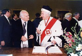 Visita del Presidente della Repubblica Oscar Luigi Scalfaro alla città di Firenze: incontro  nella Sala Onice del Palazzo dei Congressi con i componenti il Senato Accademico e breve presentazione del progetto "Alinari 2000. Salviamo la nostra memoria", in corso di realizzazione con l'Ateneo fiorentino