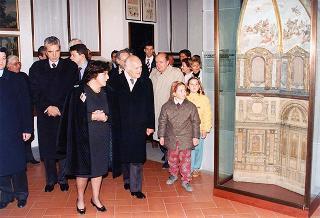 Visita del Presidente della Repubblica Oscar Luigi Scalfaro alla città di Firenze: visita  al Museo Opificio delle pietre dure