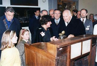 Visita del Presidente della Repubblica Oscar Luigi Scalfaro alla città di Firenze: visita  al Museo Opificio delle pietre dure