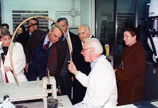 Visita del Presidente della Repubblica Oscar Luigi Scalfaro alla città di Firenze: visita  al Museo Opificio delle pietre dure