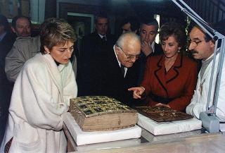 Visita del Presidente della Repubblica Oscar Luigi Scalfaro alla città di Firenze: visita  al Museo Opificio delle pietre dure