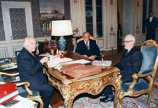 Il Presidente della Repubblica Oscar Luigi Scalfaro incontra il prof. Francesco Calogero, segretario generale del Movimento Pugwash