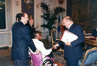Il Presidente della Repubblica Oscar Luigi Scalfaro riceve in udienza Noella Castiglioni, accompagnata da Luca Jahier e Sergio Marelli, rispettivamente presidente e direttore generale della Federazione organismi cristiani servizio internazionale volontario