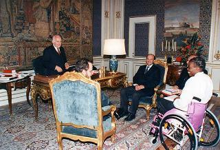 Il Presidente della Repubblica Oscar Luigi Scalfaro riceve in udienza Noella Castiglioni, accompagnata da Luca Jahier e Sergio Marelli, rispettivamente presidente e direttore generale della Federazione organismi cristiani servizio internazionale volontario