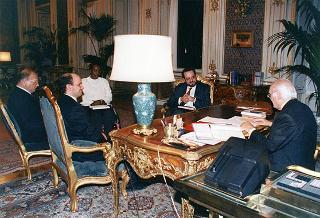 Il Presidente della Repubblica Oscar Luigi Scalfaro riceve in udienza Noella Castiglioni, accompagnata da Luca Jahier e Sergio Marelli, rispettivamente presidente e direttore generale della Federazione organismi cristiani servizio internazionale volontario