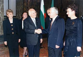 Incontro del Presidente della Repubblica Oscar Luigi Scalfaro con il Presidente della Repubblica di Bulgaria Jelev e signora Jelev. Successivo pranzo nel Belvedere al Torrino, al termine concerto eseguito dal Quartetto Santa Cecilia nella Sala degli specchi