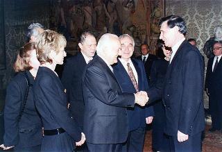 Incontro del Presidente della Repubblica Oscar Luigi Scalfaro con il Presidente della Repubblica di Bulgaria Jelev e signora Jelev. Successivo pranzo nel Belvedere al Torrino, al termine concerto eseguito dal Quartetto Santa Cecilia nella Sala degli specchi