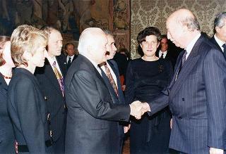 Incontro del Presidente della Repubblica Oscar Luigi Scalfaro con il Presidente della Repubblica di Bulgaria Jelev e signora Jelev. Successivo pranzo nel Belvedere al Torrino, al termine concerto eseguito dal Quartetto Santa Cecilia nella Sala degli specchi