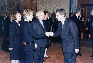 Incontro del Presidente della Repubblica Oscar Luigi Scalfaro con il Presidente della Repubblica di Bulgaria Jelev e signora Jelev. Successivo pranzo nel Belvedere al Torrino, al termine concerto eseguito dal Quartetto Santa Cecilia nella Sala degli specchi