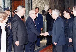 Incontro del Presidente della Repubblica Oscar Luigi Scalfaro con il Presidente della Repubblica di Bulgaria Jelev e signora Jelev. Successivo pranzo nel Belvedere al Torrino, al termine concerto eseguito dal Quartetto Santa Cecilia nella Sala degli specchi