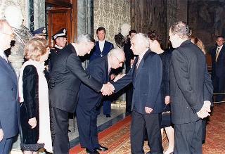 Incontro del Presidente della Repubblica Oscar Luigi Scalfaro con il Presidente della Repubblica di Bulgaria Jelev e signora Jelev. Successivo pranzo nel Belvedere al Torrino, al termine concerto eseguito dal Quartetto Santa Cecilia nella Sala degli specchi