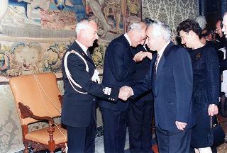 Incontro del Presidente della Repubblica Oscar Luigi Scalfaro con il Presidente della Repubblica di Bulgaria Jelev e signora Jelev. Successivo pranzo nel Belvedere al Torrino, al termine concerto eseguito dal Quartetto Santa Cecilia nella Sala degli specchi