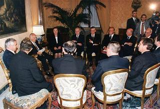 Incontro del Presidente della Repubblica Oscar Luigi Scalfaro con il Presidente della Repubblica di Bulgaria Jelev e signora Jelev. Successivo pranzo nel Belvedere al Torrino, al termine concerto eseguito dal Quartetto Santa Cecilia nella Sala degli specchi