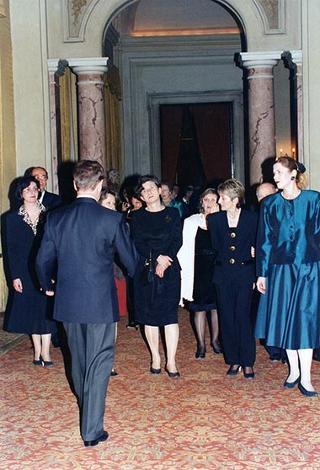 Incontro del Presidente della Repubblica Oscar Luigi Scalfaro con il Presidente della Repubblica di Bulgaria Jelev e signora Jelev. Successivo pranzo nel Belvedere al Torrino, al termine concerto eseguito dal Quartetto Santa Cecilia nella Sala degli specchi