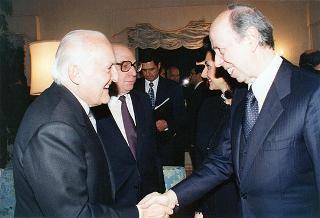 Incontro del Presidente della Repubblica Oscar Luigi Scalfaro con il Presidente della Repubblica di Bulgaria Jelev e signora Jelev. Successivo pranzo nel Belvedere al Torrino, al termine concerto eseguito dal Quartetto Santa Cecilia nella Sala degli specchi