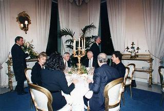 Incontro del Presidente della Repubblica Oscar Luigi Scalfaro con il Presidente della Repubblica di Bulgaria Jelev e signora Jelev. Successivo pranzo nel Belvedere al Torrino, al termine concerto eseguito dal Quartetto Santa Cecilia nella Sala degli specchi