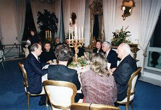 Incontro del Presidente della Repubblica Oscar Luigi Scalfaro con il Presidente della Repubblica di Bulgaria Jelev e signora Jelev. Successivo pranzo nel Belvedere al Torrino, al termine concerto eseguito dal Quartetto Santa Cecilia nella Sala degli specchi