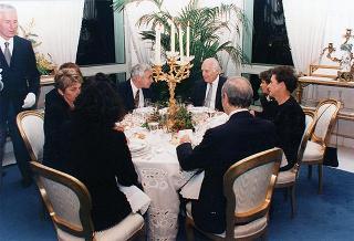 Incontro del Presidente della Repubblica Oscar Luigi Scalfaro con il Presidente della Repubblica di Bulgaria Jelev e signora Jelev. Successivo pranzo nel Belvedere al Torrino, al termine concerto eseguito dal Quartetto Santa Cecilia nella Sala degli specchi