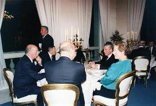 Incontro del Presidente della Repubblica Oscar Luigi Scalfaro con il Presidente della Repubblica di Bulgaria Jelev e signora Jelev. Successivo pranzo nel Belvedere al Torrino, al termine concerto eseguito dal Quartetto Santa Cecilia nella Sala degli specchi