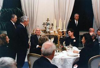 Incontro del Presidente della Repubblica Oscar Luigi Scalfaro con il Presidente della Repubblica di Bulgaria Jelev e signora Jelev. Successivo pranzo nel Belvedere al Torrino, al termine concerto eseguito dal Quartetto Santa Cecilia nella Sala degli specchi