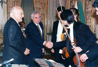 Incontro del Presidente della Repubblica Oscar Luigi Scalfaro con il Presidente della Repubblica di Bulgaria Jelev e signora Jelev. Successivo pranzo nel Belvedere al Torrino, al termine concerto eseguito dal Quartetto Santa Cecilia nella Sala degli specchi