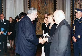 Incontro del Presidente della Repubblica Oscar Luigi Scalfaro con il Presidente della Repubblica di Bulgaria Jelev e signora Jelev. Successivo pranzo nel Belvedere al Torrino, al termine concerto eseguito dal Quartetto Santa Cecilia nella Sala degli specchi