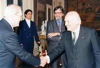 Il Presidente della Repubblica Oscar Luigi Scalfaro incontra l'on. Valerio Calzolaio, vice presidente della Commissione ambiente, territorio e lavori pubblici della Camera dei Deputati, con una delegazione di presidenti di Parchi nazionali e regionali e di responsabili delle associazioni ambientaliste