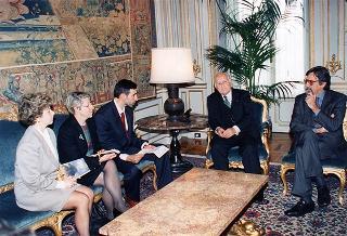 Il Presidente della Repubblica Oscar Luigi Scalfaro incontra l'on. Valerio Calzolaio, vice presidente della Commissione ambiente, territorio e lavori pubblici della Camera dei Deputati, con una delegazione di presidenti di Parchi nazionali e regionali e di responsabili delle associazioni ambientaliste