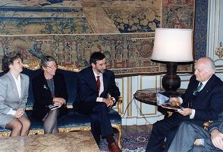 Il Presidente della Repubblica Oscar Luigi Scalfaro incontra l'on. Valerio Calzolaio, vice presidente della Commissione ambiente, territorio e lavori pubblici della Camera dei Deputati, con una delegazione di presidenti di Parchi nazionali e regionali e di responsabili delle associazioni ambientaliste