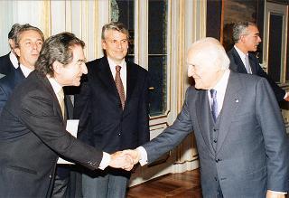 Il Presidente della Repubblica Oscar Luigi Scalfaro riceve la visita dell'avv. Gaetano Pecorella, presidente dell'Unione della Camere penali italiane, con una delegazione dell'Unione