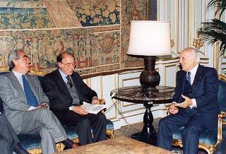 Il Presidente della Repubblica Oscar Luigi Scalfaro riceve la visita dell'avv. Gaetano Pecorella, presidente dell'Unione della Camere penali italiane, con una delegazione dell'Unione