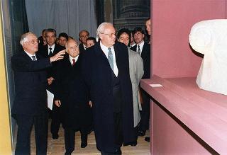 Intervento del Presidente della Repubblica, unitamente con il Presidente tedesco Herzog, alla cerimonia inaugurale della Mostra storico-documentaria "Federico II e l'Italia: percorsi, luoghi, segni e strumenti" nella Chiesa di S. Marco e Palazzo Venezia a Roma