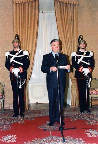 Dimissioni del Capo del Governo Lamberto Dini