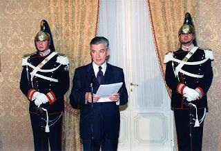 Conferma delle dimissioni del Presidente del Consiglio Lamberto Dini