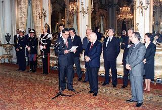 Romano Bartoloni, presidente del Sindacato cronisti romani, con una delegazione del sodalizio, per presentare il volume Cinquant'anni di Roma 1945-1994