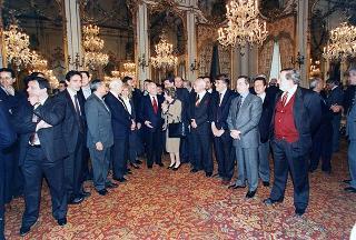 Romano Bartoloni, presidente del Sindacato cronisti romani, con una delegazione del sodalizio, per presentare il volume Cinquant'anni di Roma 1945-1994